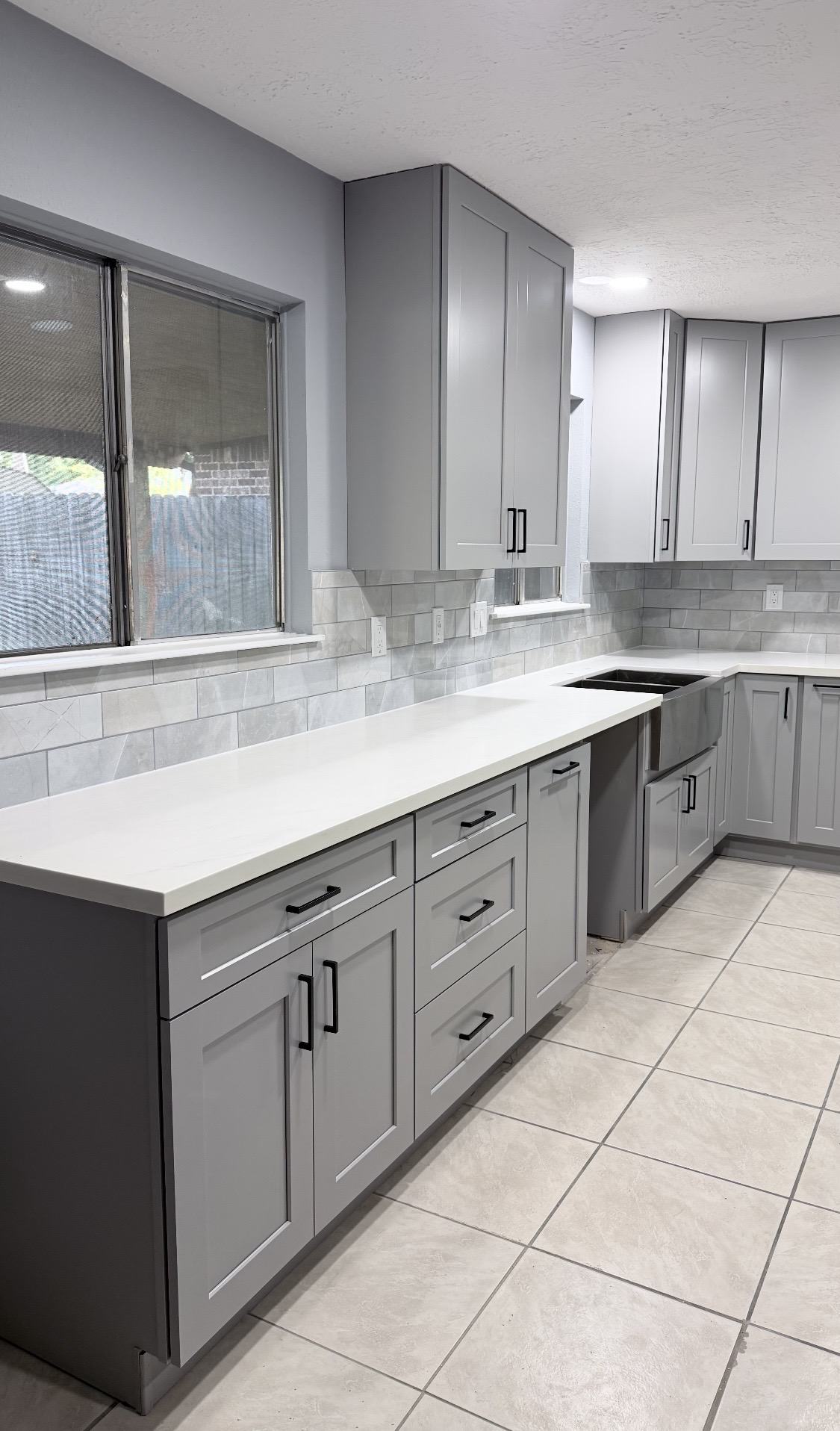 Light gray L-shape kitchen